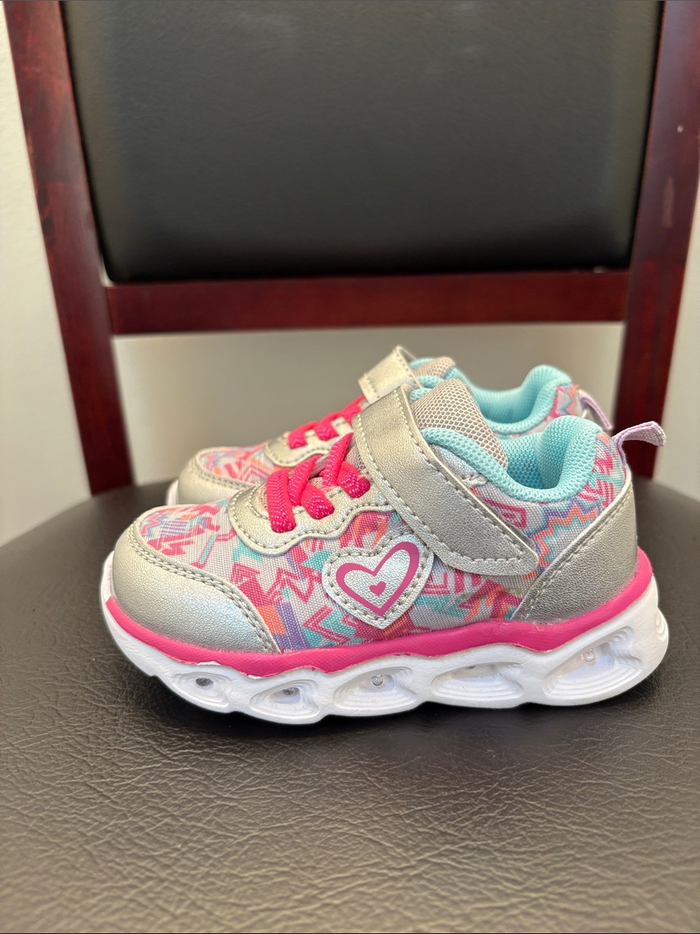 Like New Baby Girl’s Pink Patterned Light-Up Sneakers Size 5